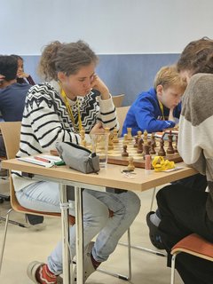 [Photo] Mädchenreferentin Karo am Brett
