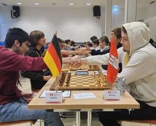 [Photo] Hamburger Duell