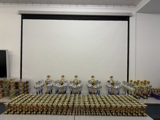 [Photo] Pokalwelt für die Siegerehrung